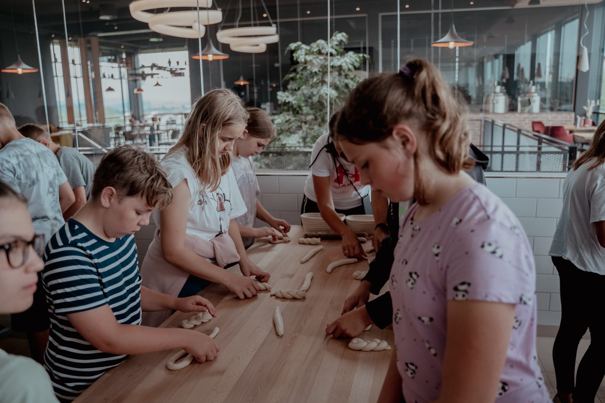 Kinder beim Backworkshop